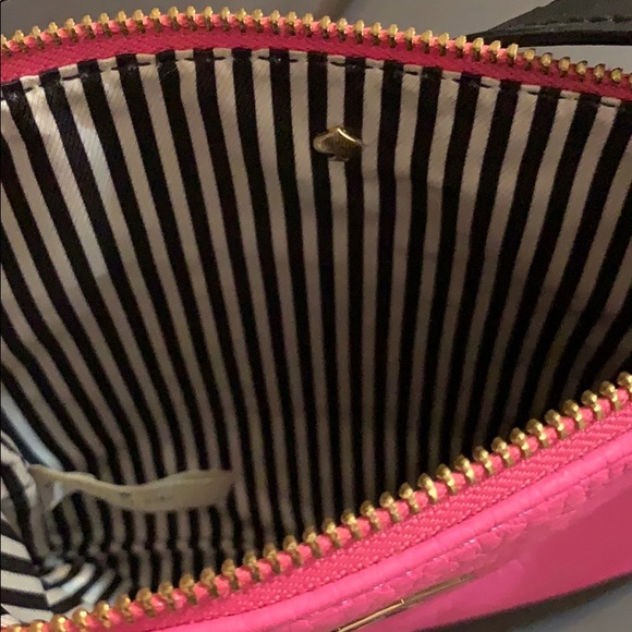 Slightly used Kate Spade crossbody purse! - Picture 4 of 7